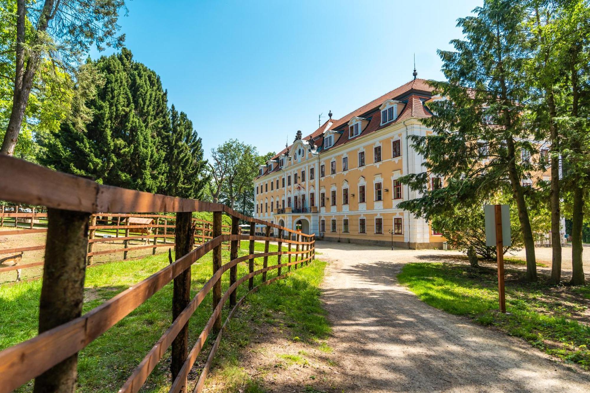 Zamek D'Este Chlum u Trebone Exteriér fotografie